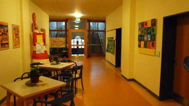 Eingangshalle und Wartebereich im Altbau-Gebäude | © Marktschule Bremerhaven